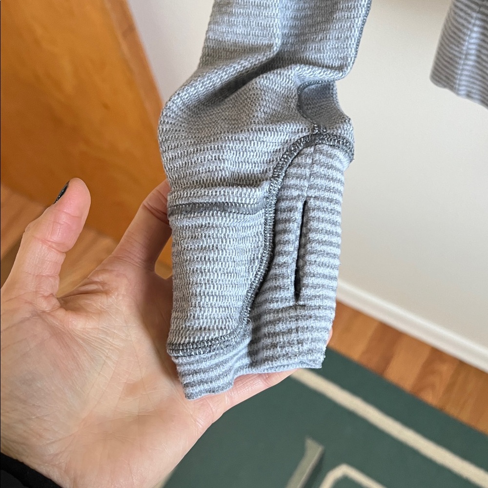 Lululemon stretch long sleeve, size 8 - Picture 3 of 7